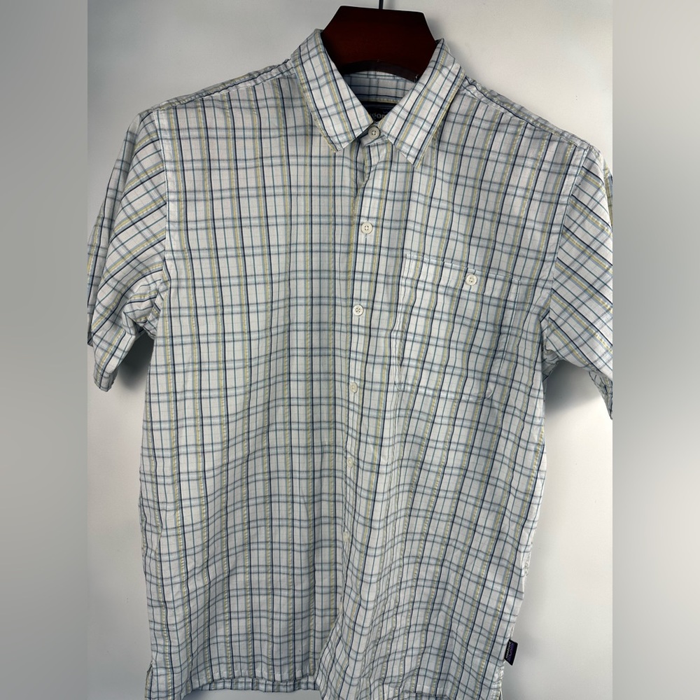 Men's Patagonia M Short Sleeve Striped Casual Button Down‎ Tee Shirt - Picture 2 of 8
